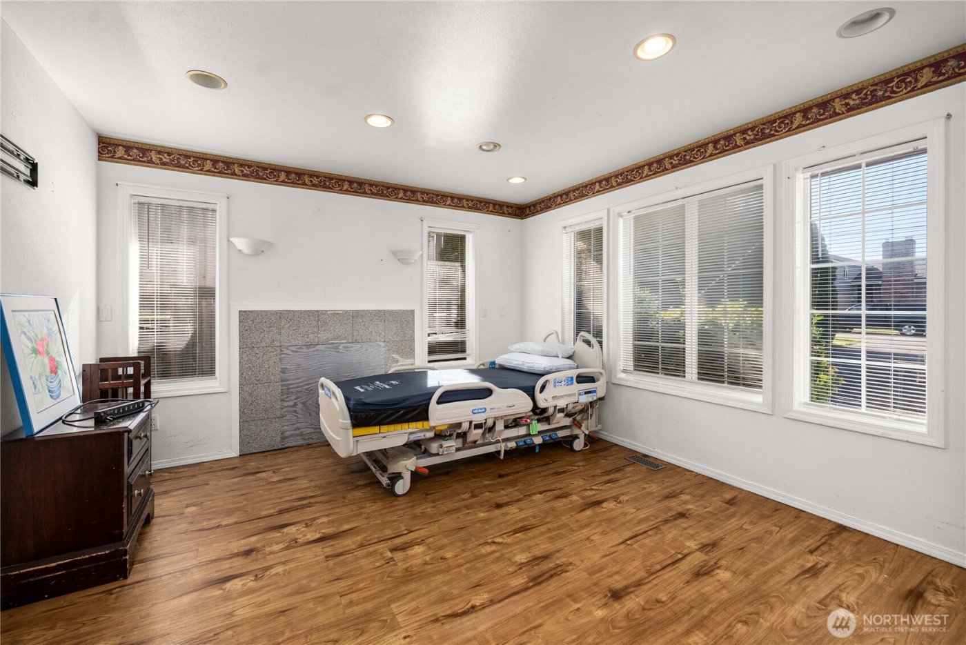 1233 S Geiger St , Tacoma, WA 98465-1522