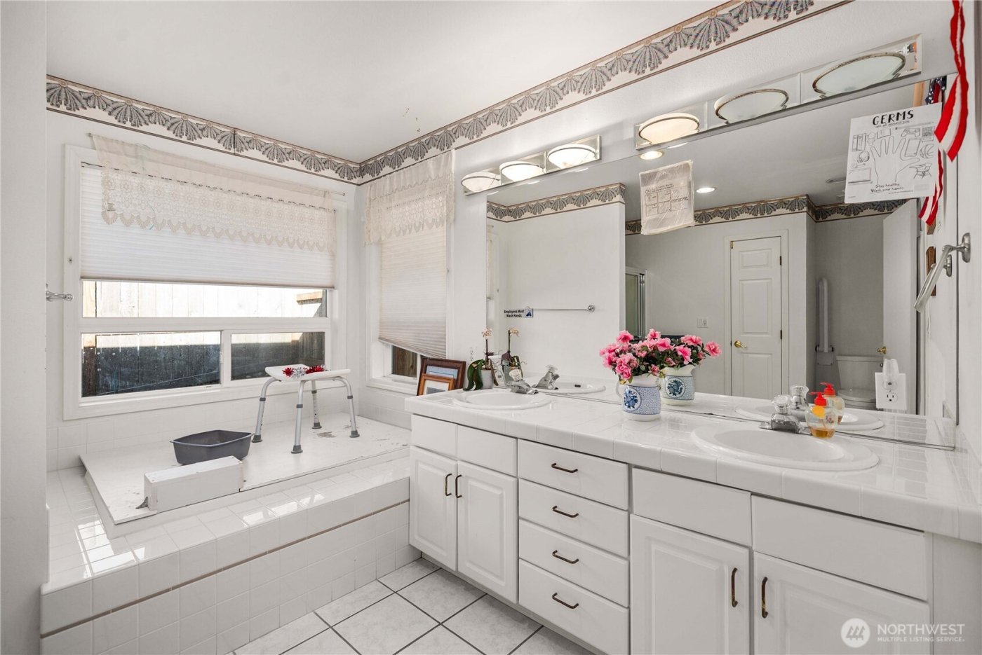 1233 S Geiger St , Tacoma, WA 98465-1522