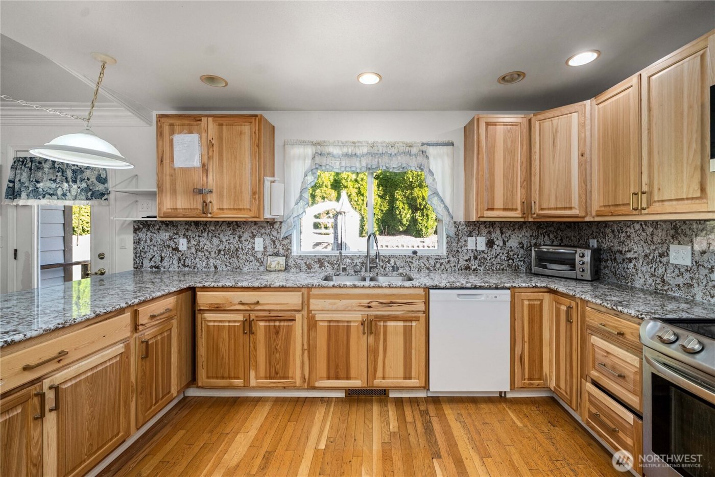 1233 S Geiger St , Tacoma, WA 98465-1522