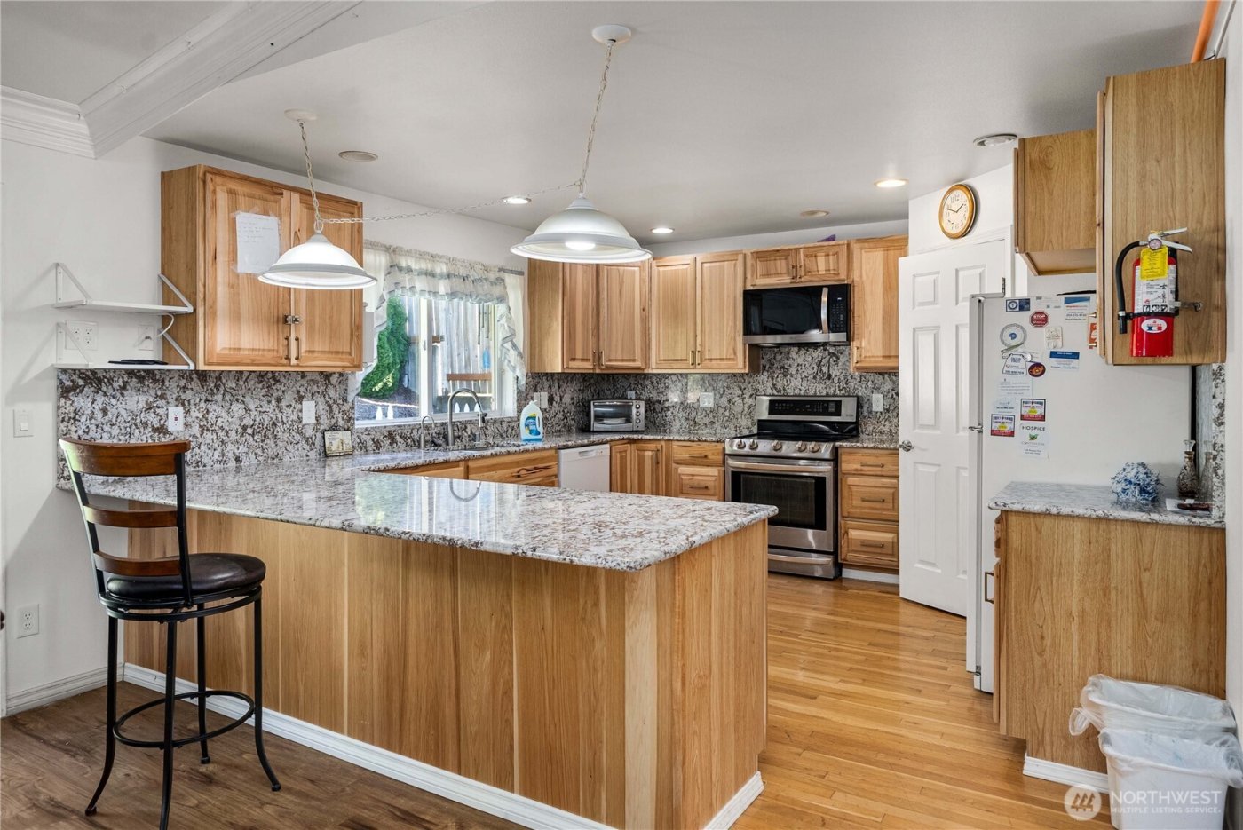 1233 S Geiger St , Tacoma, WA 98465-1522