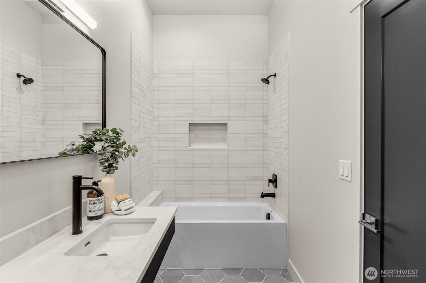 1104 C 34th Avenue , Seattle, WA 98122