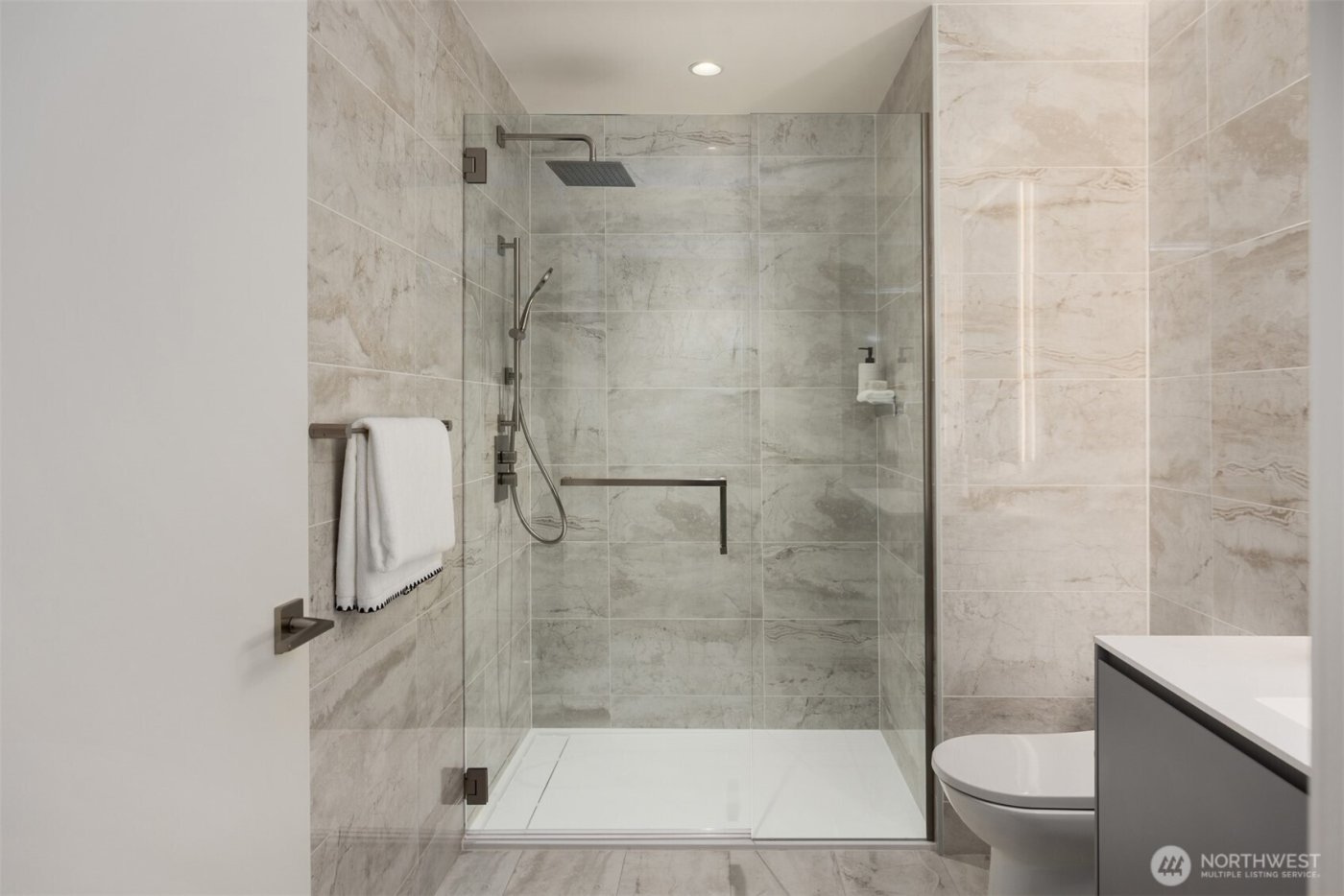 889 Avenue Square NE #311, Bellevue, WA 98004