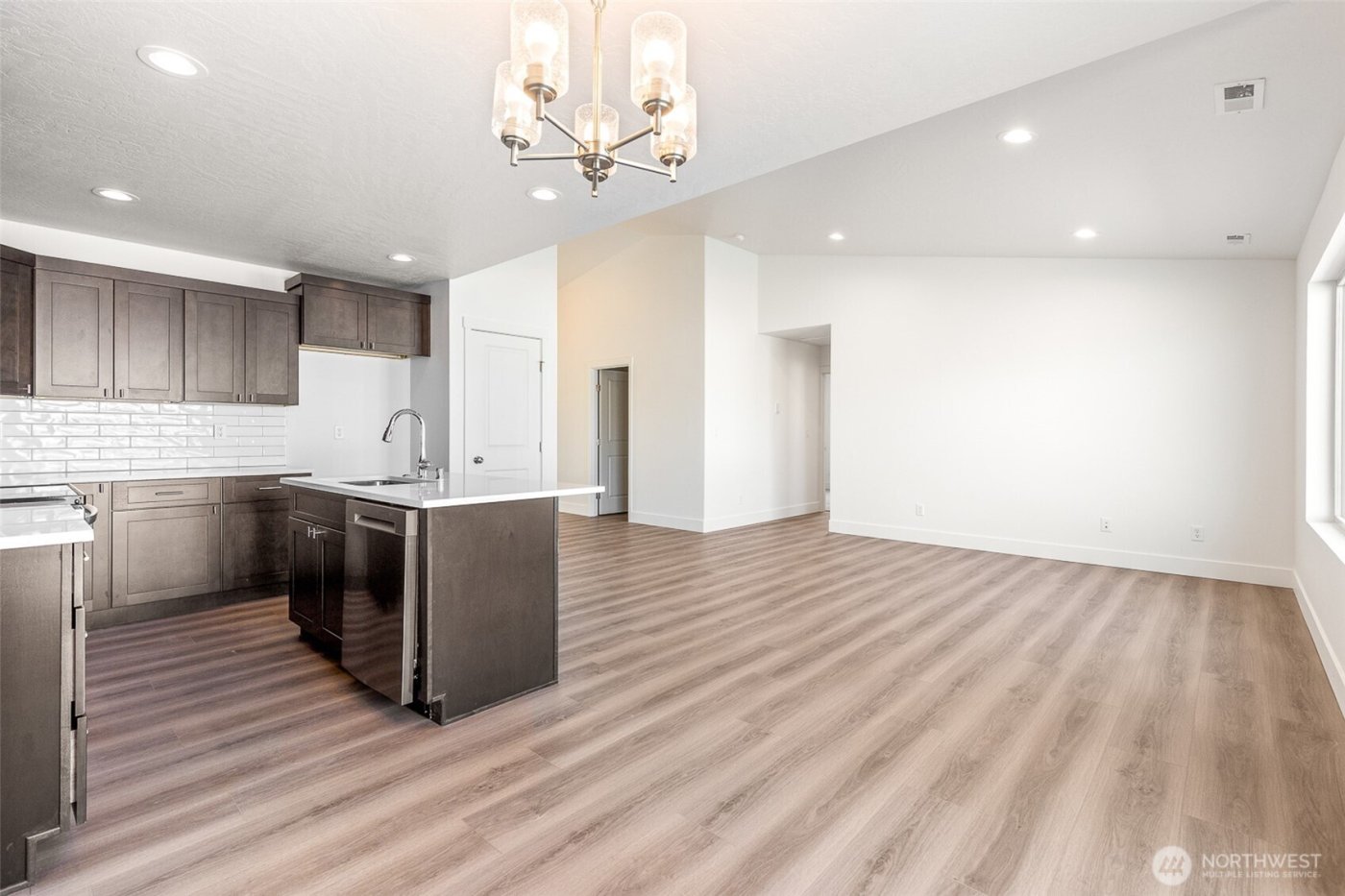 312 N Montana Street , Moses Lake, WA 98837