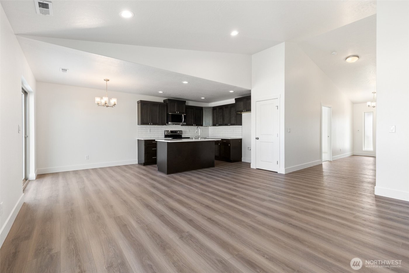 312 N Montana Street , Moses Lake, WA 98837