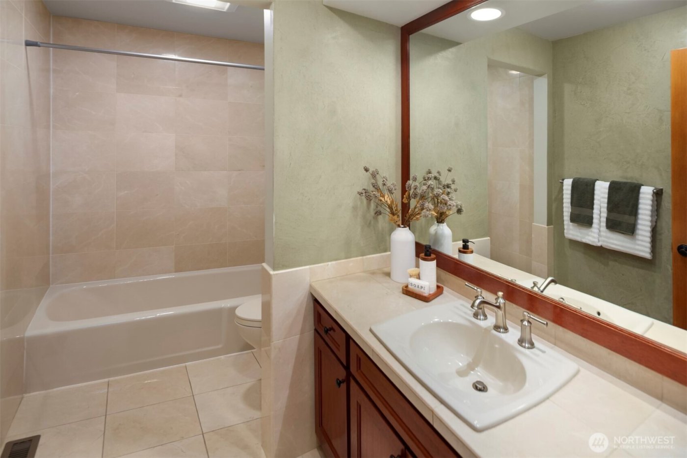 4544 49th Avenue NE, Seattle, WA 98105