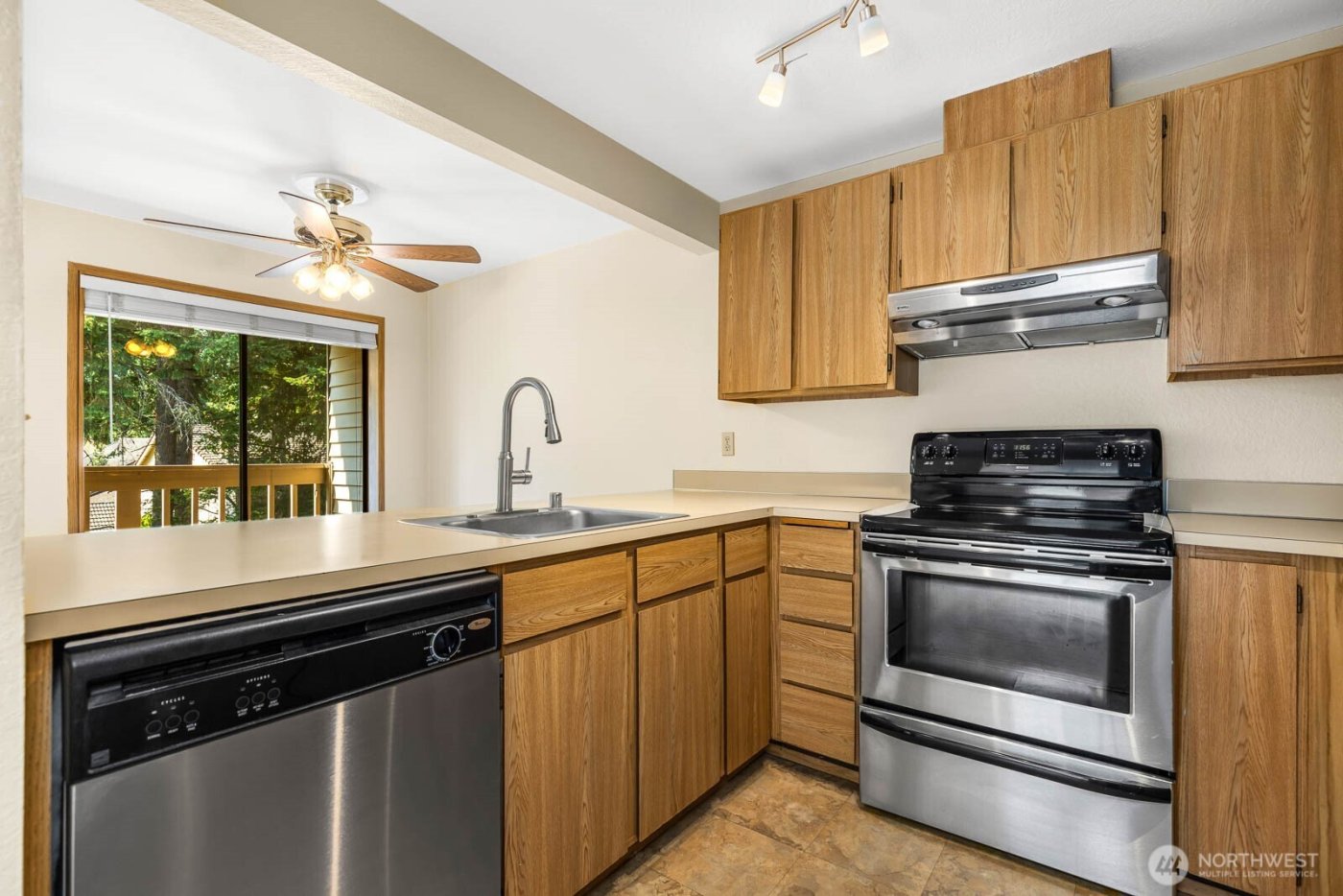 17425 119th Lane SE #D30, Renton, WA 98058