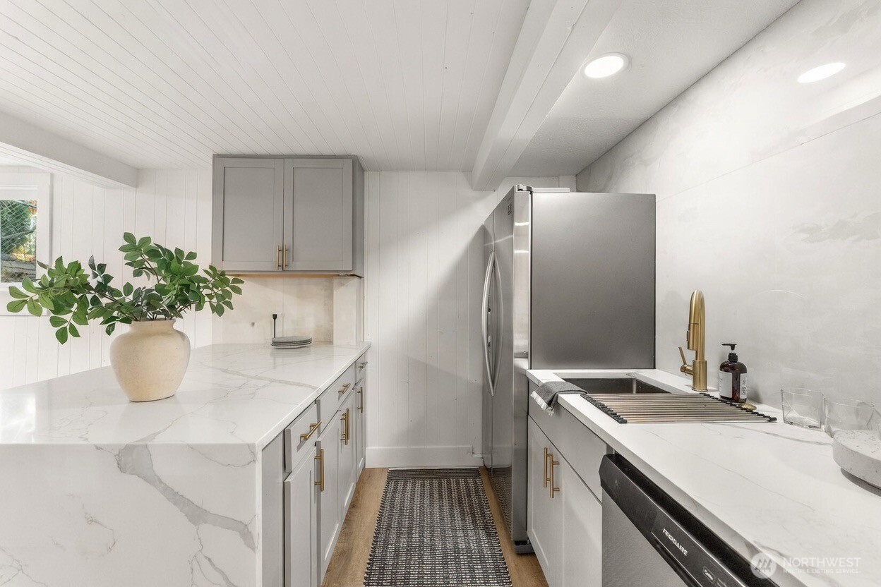 5154 S Creston Street , Seattle, WA 98178-2110