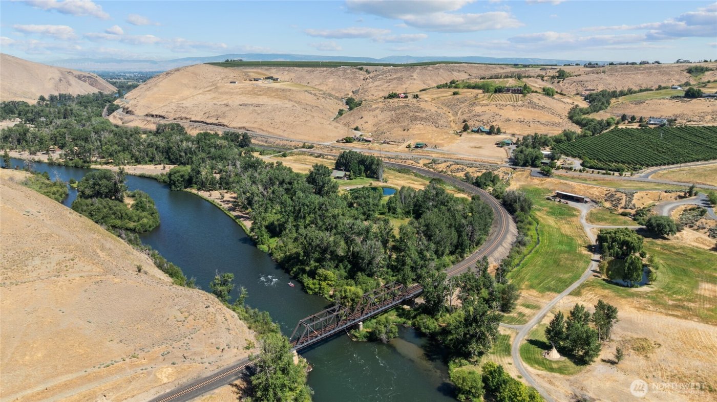 23001 SR 821 , Ellensburg, WA 98926