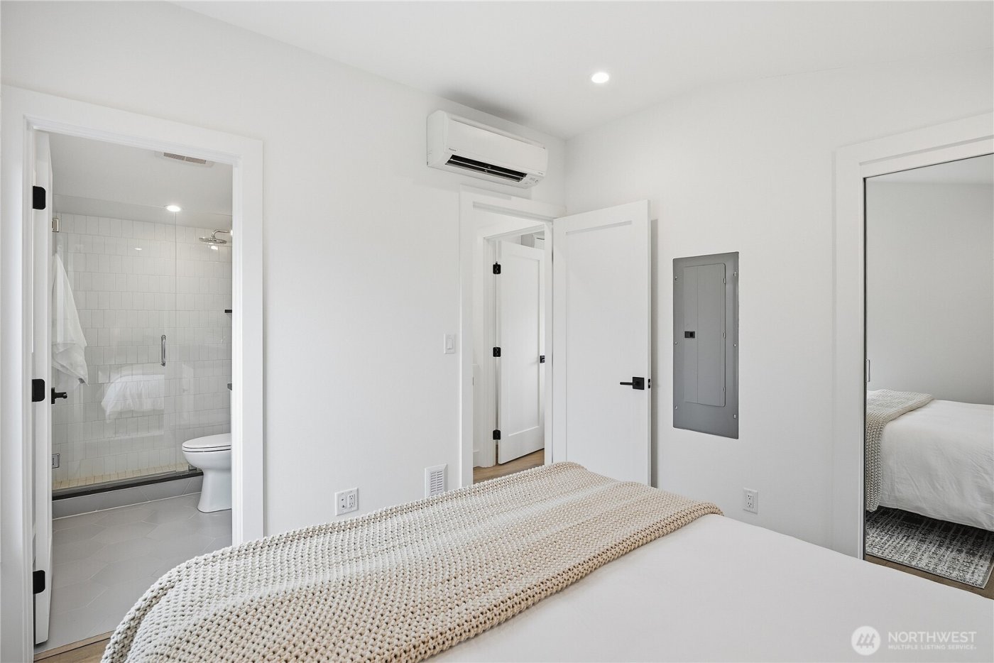 3112 W Raye Street , Seattle, WA 98199