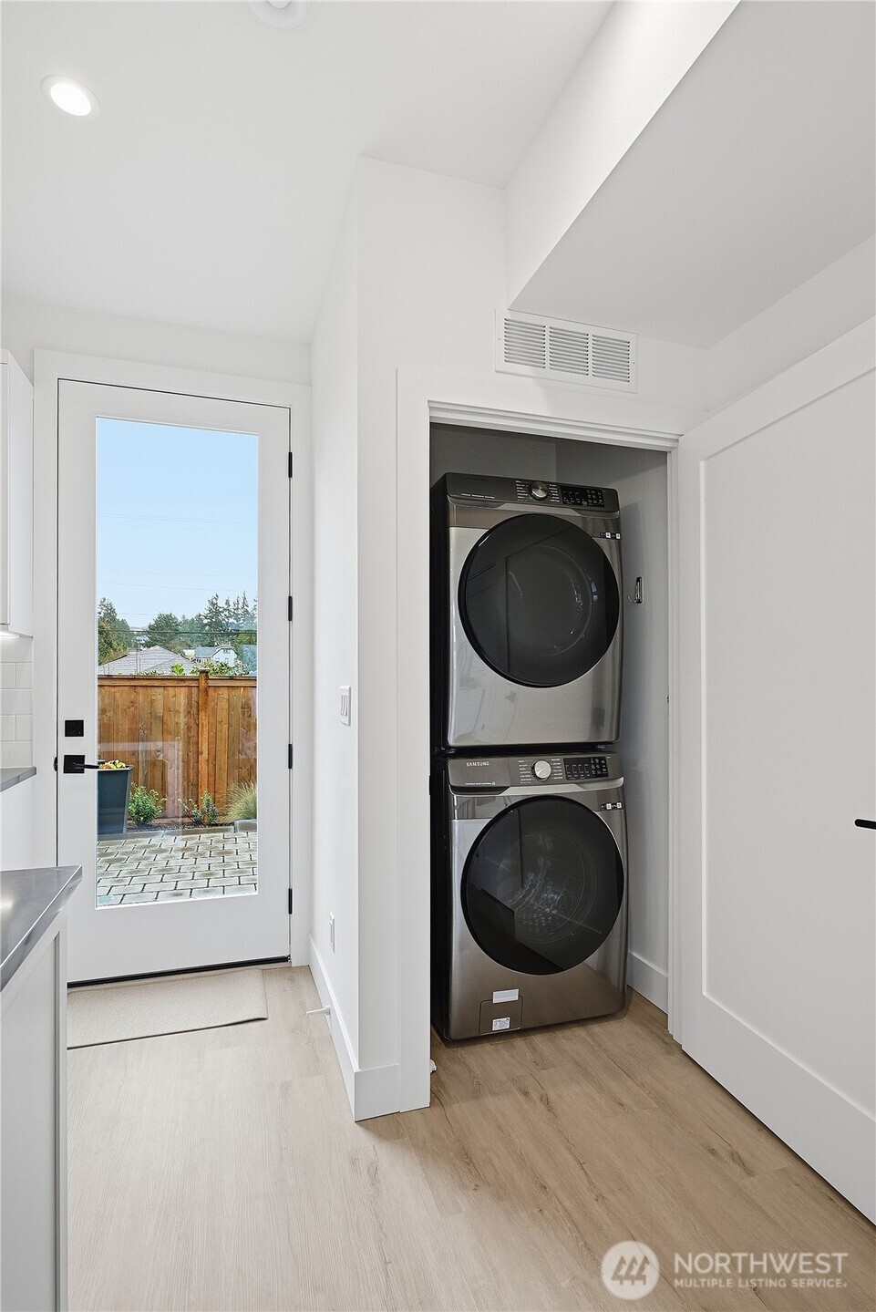 3112 W Raye Street , Seattle, WA 98199