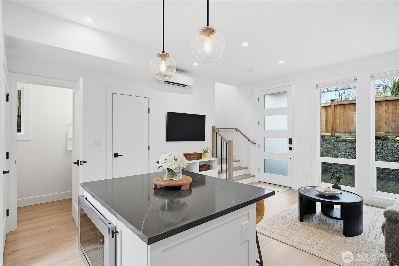 3112 W Raye Street , Seattle, WA 98199