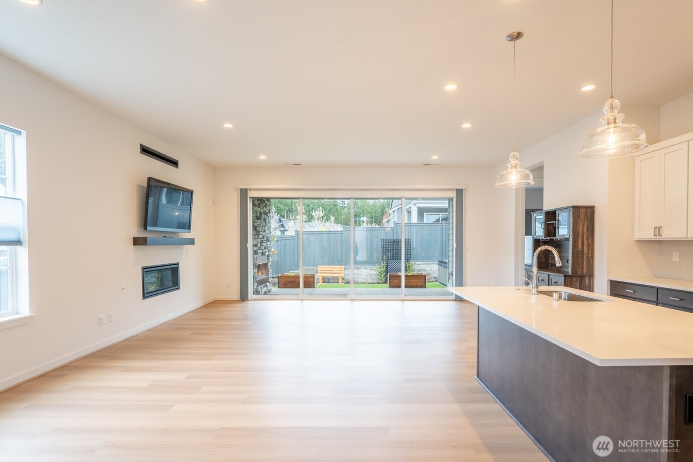 23589 SE Logan Street , Black Diamond, WA 98010