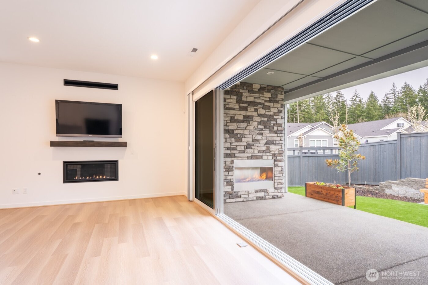 23589 SE Logan Street , Black Diamond, WA 98010