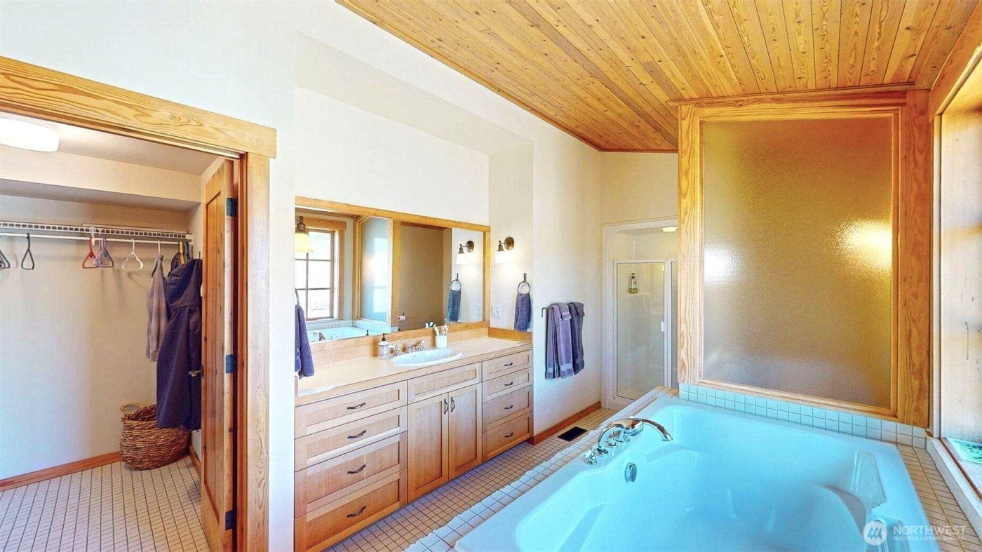 156 Poechmann Road , Okanogan, WA 98840
