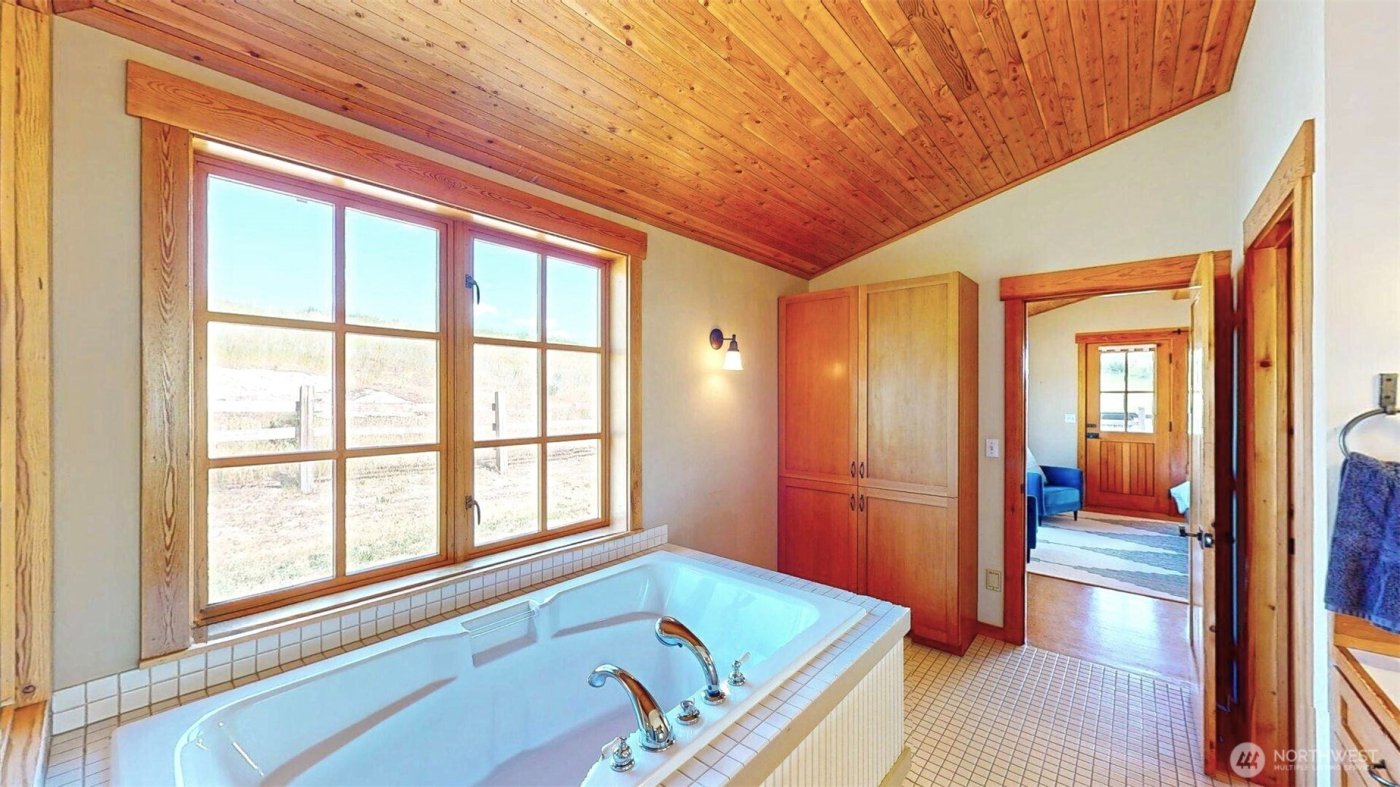 156 Poechmann Road , Okanogan, WA 98840