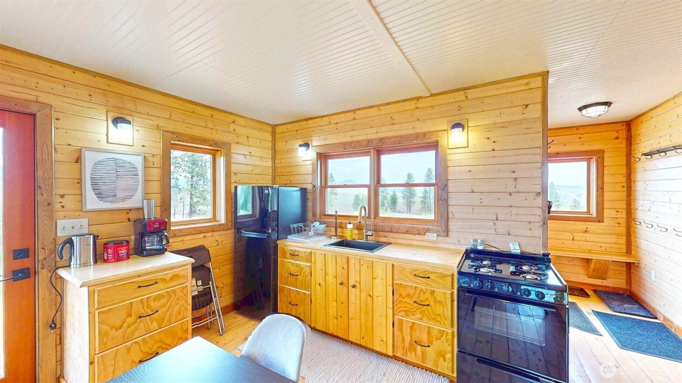 156 Poechmann Road , Okanogan, WA 98840