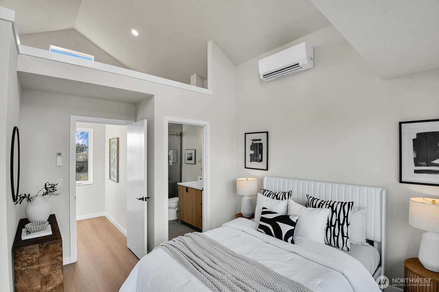 3619 SW Dakota , Seattle, WA 98126