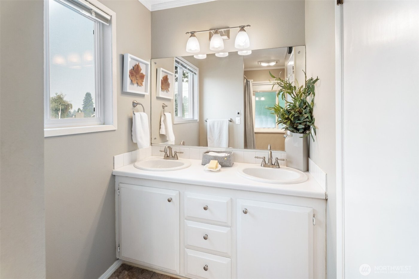 9 N Elliott Avenue , Wenatchee, WA 98801