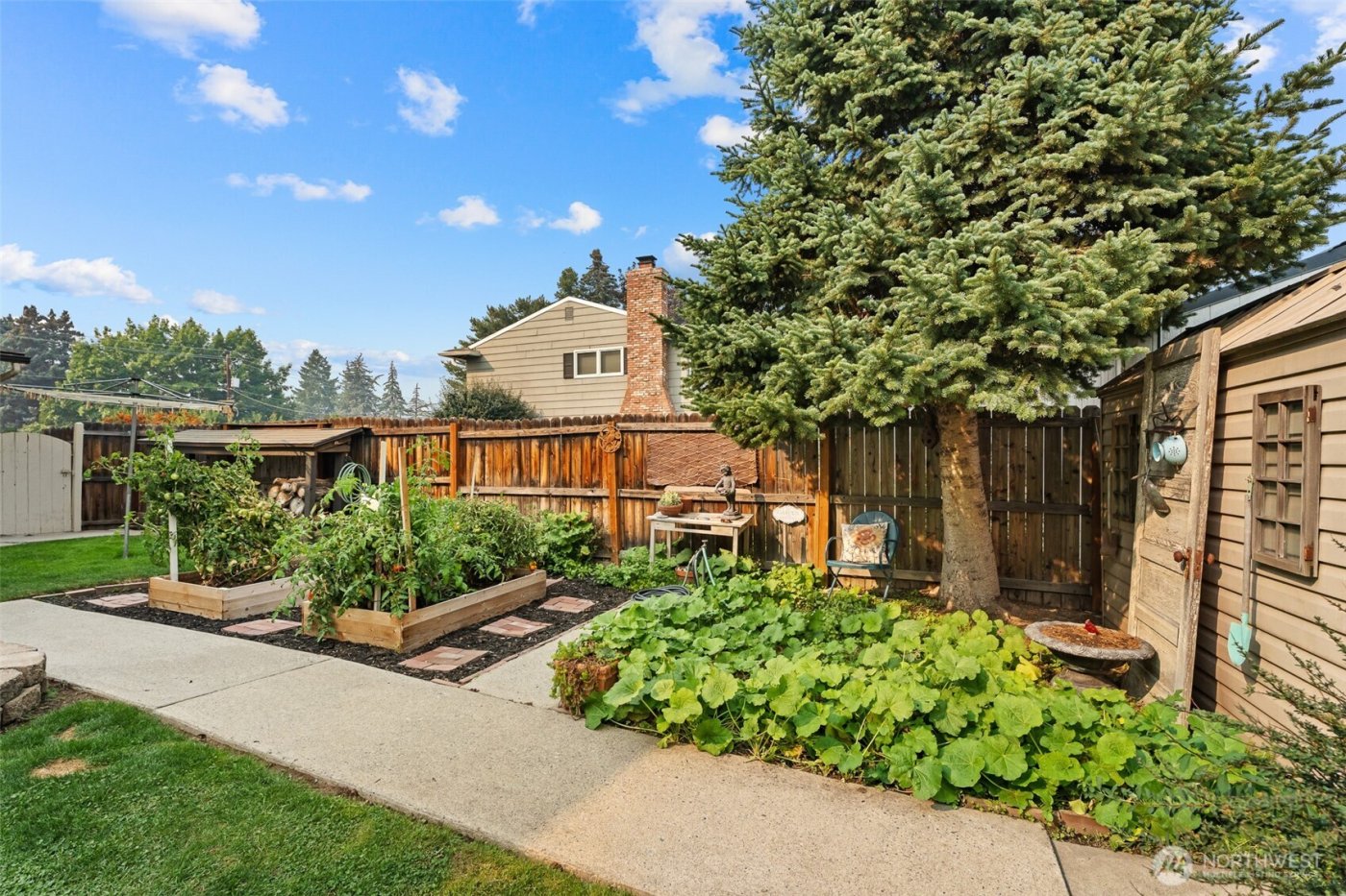 9 N Elliott Avenue , Wenatchee, WA 98801