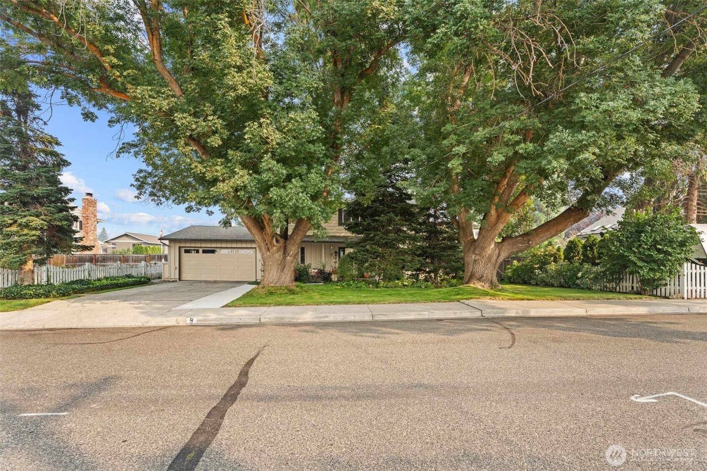 9 N Elliott Avenue , Wenatchee, WA 98801