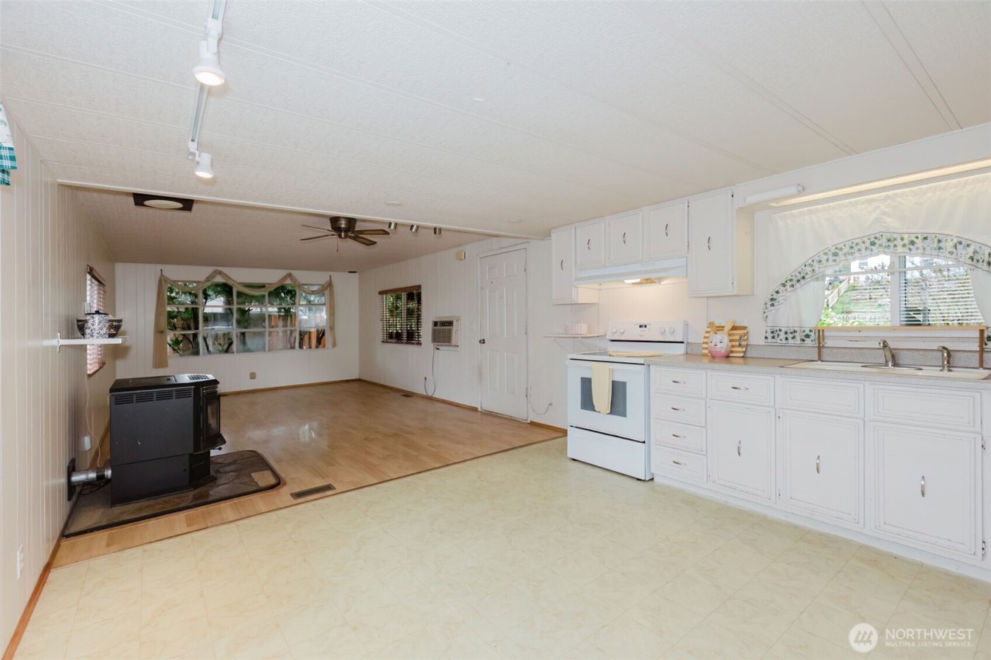 120 NE Larson Lake Lane , Belfair, WA 98528