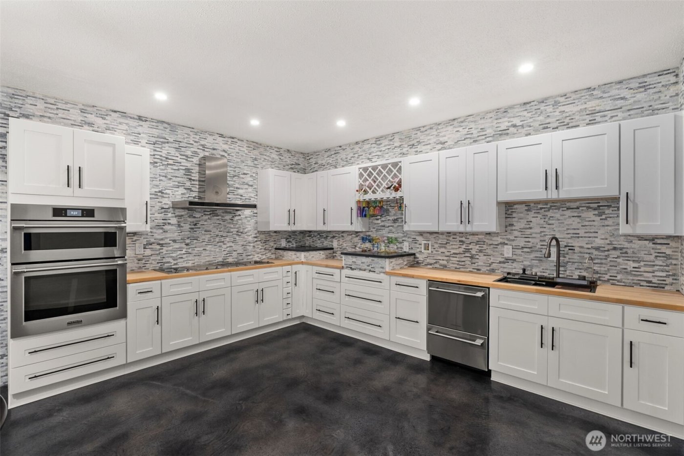 15115 Labrador Lane SW, Rochester, WA 98579