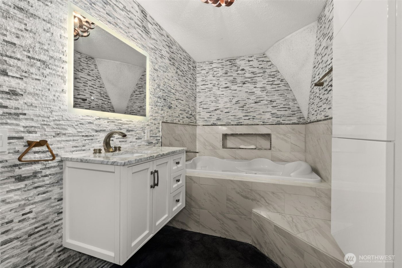 15115 Labrador Lane SW, Rochester, WA 98579