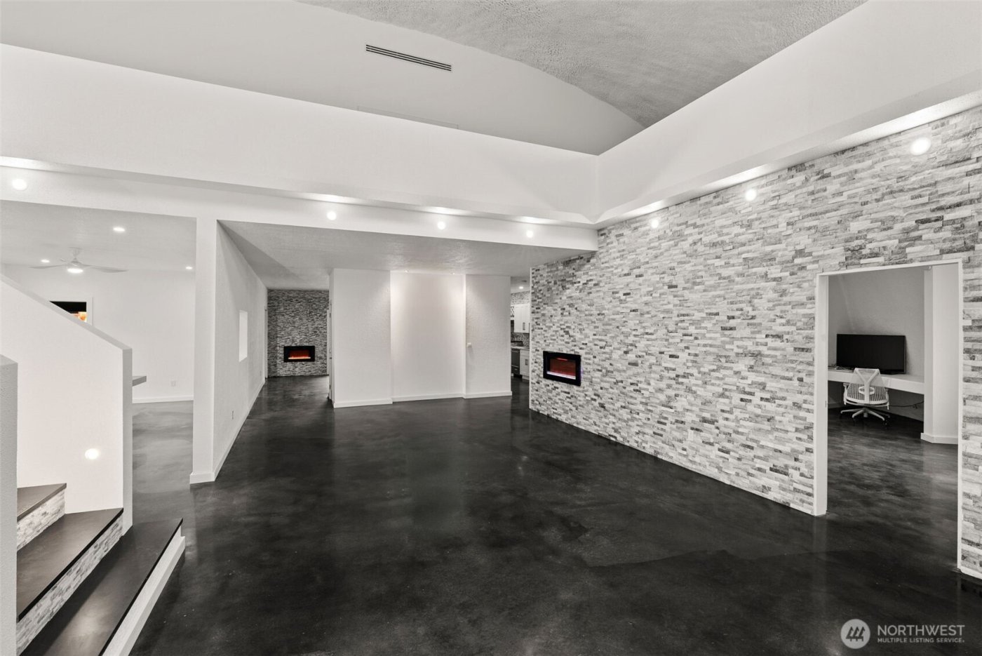 15115 Labrador Lane SW, Rochester, WA 98579