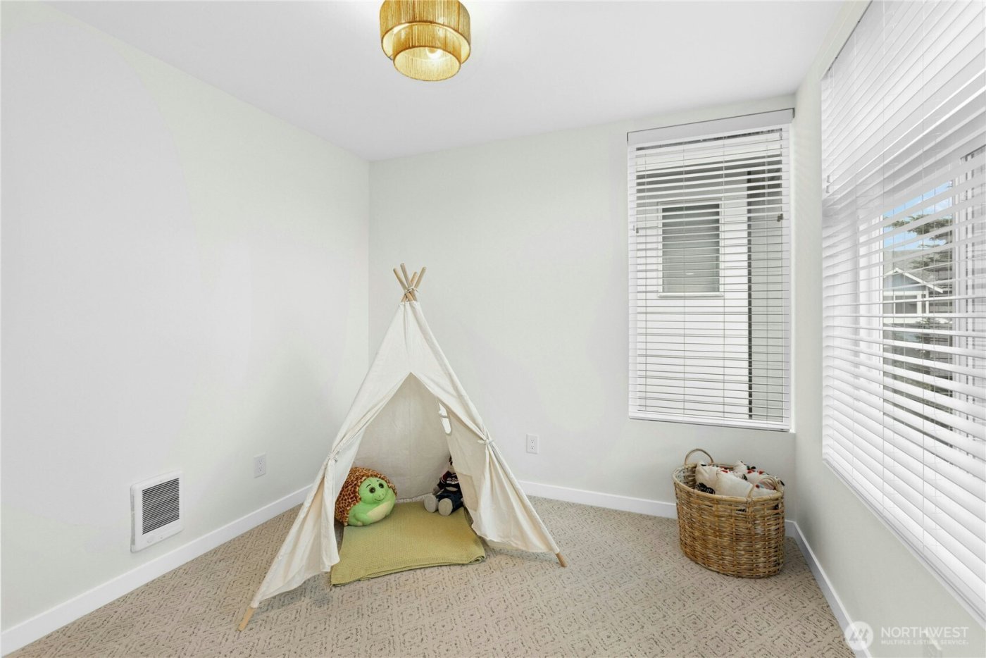 1142 NW 59th Street #B, Seattle, WA 98107