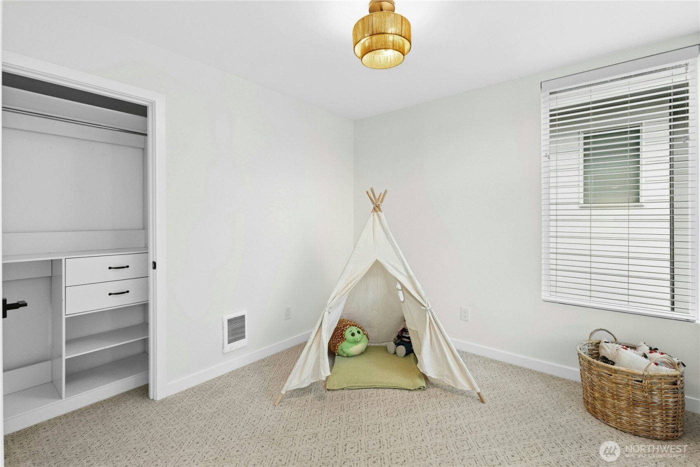 1142 NW 59th Street #B, Seattle, WA 98107