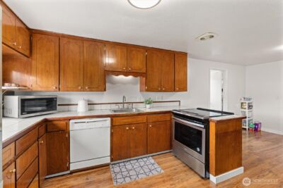 12067 Renton Avenue S, Seattle, WA 98178 - Photo 9