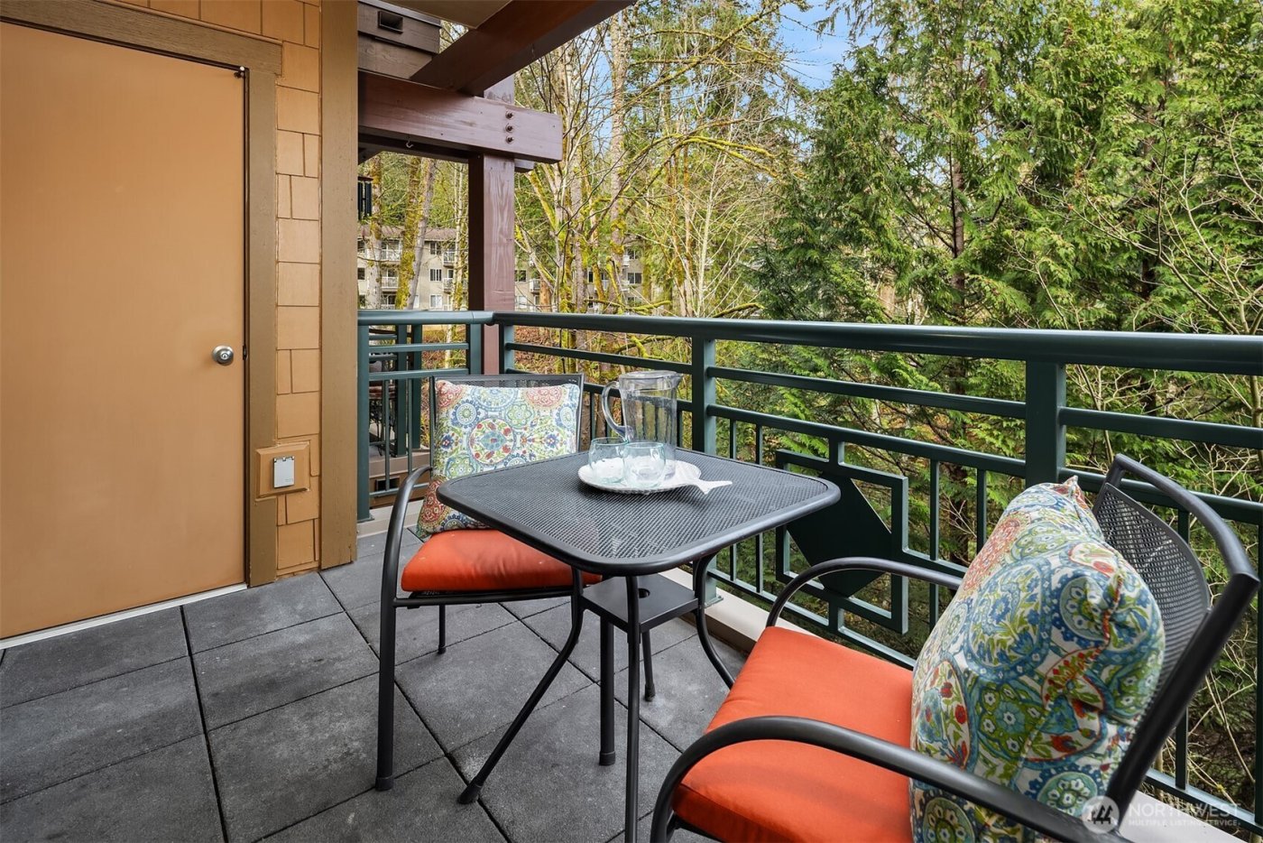 1000 Cabin Creek Lane SW #B204, Issaquah, WA 98027