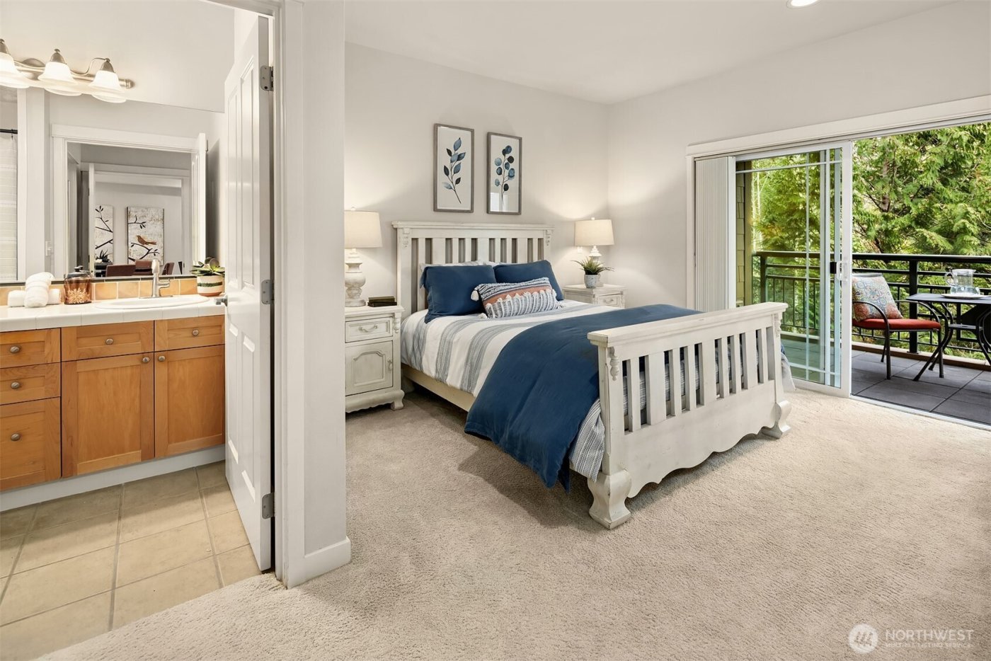 1000 Cabin Creek Lane SW #B204, Issaquah, WA 98027