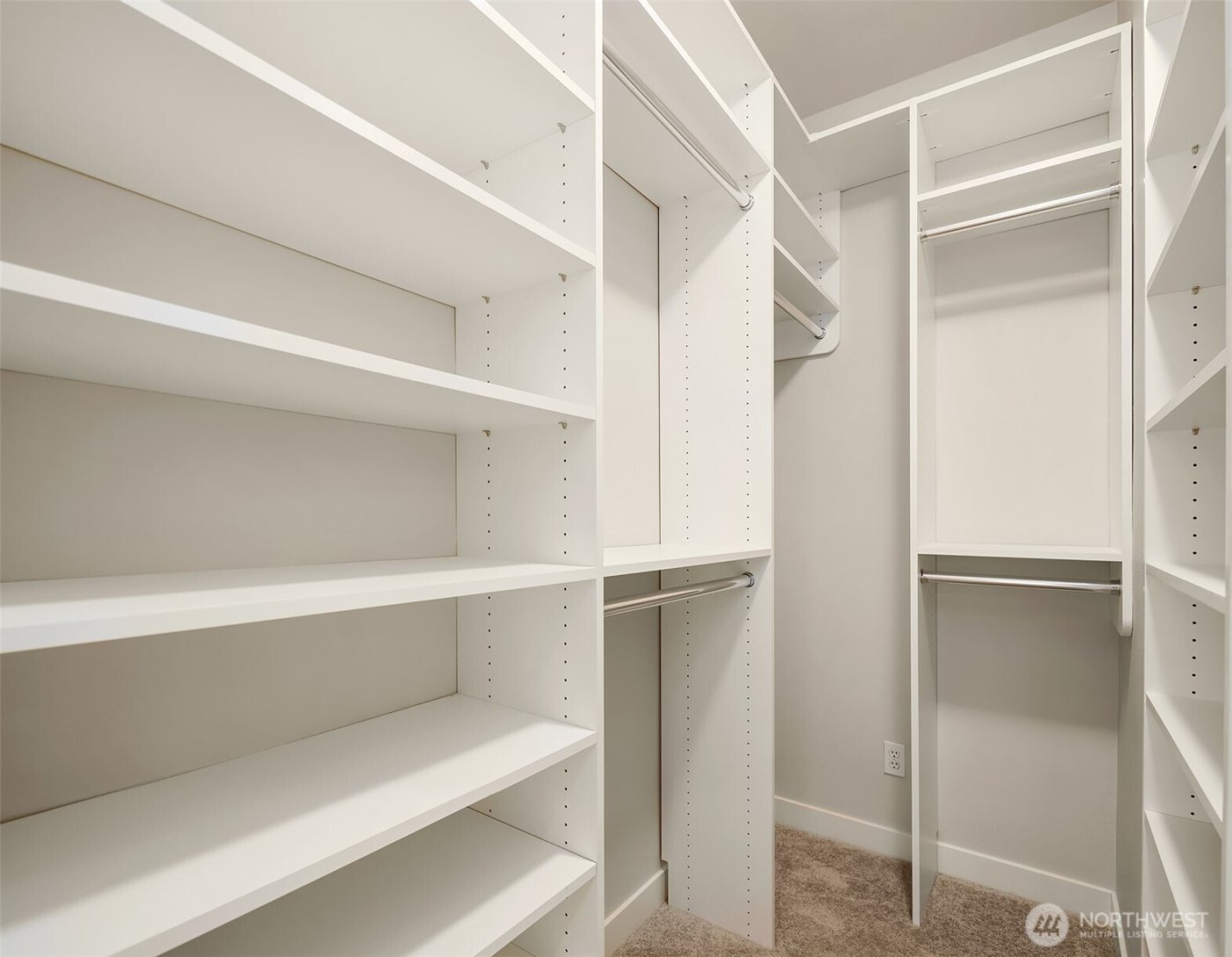 1000 Cabin Creek Lane SW #B204, Issaquah, WA 98027