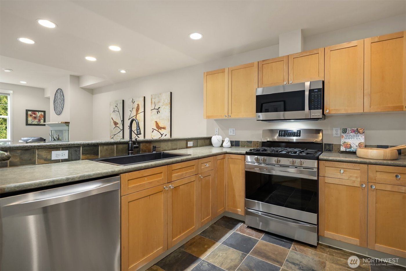 1000 Cabin Creek Lane SW #B204, Issaquah, WA 98027