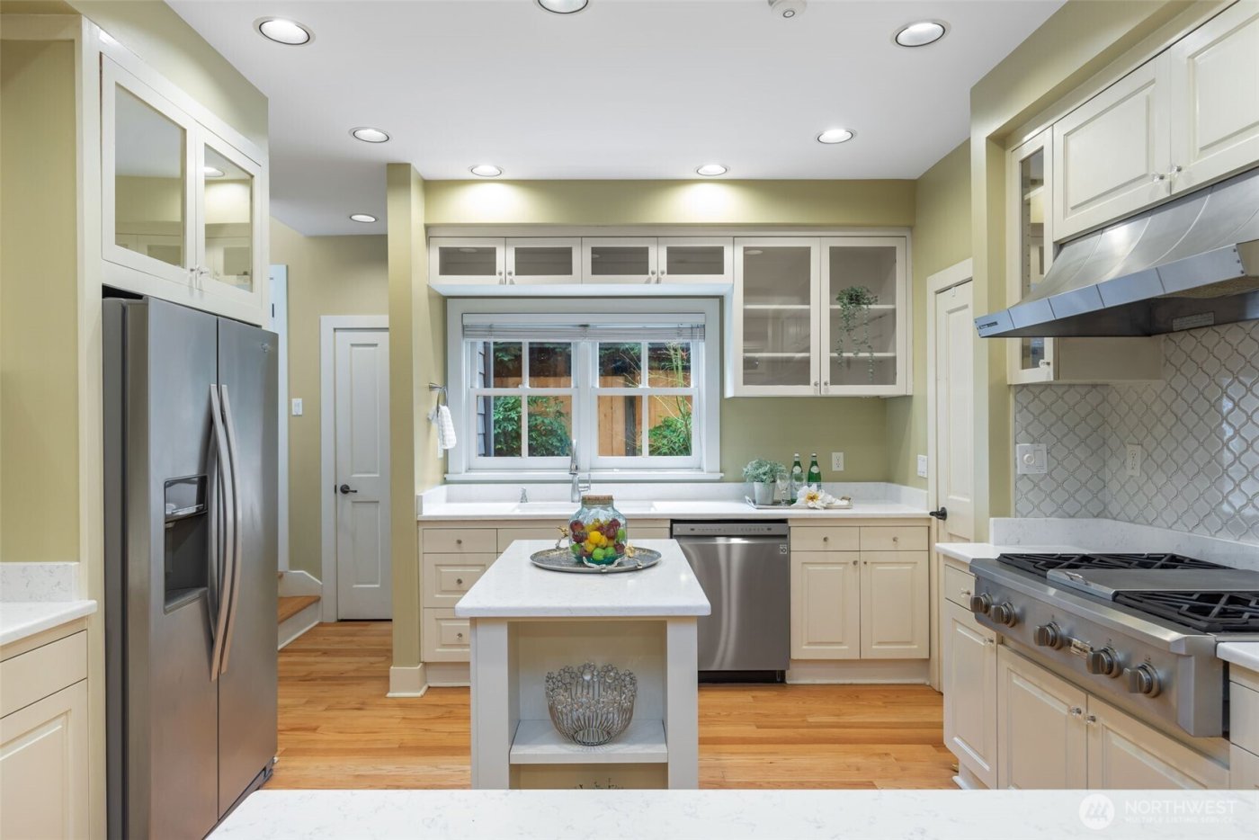 7626 NE 8th Street , Medina, WA 98039