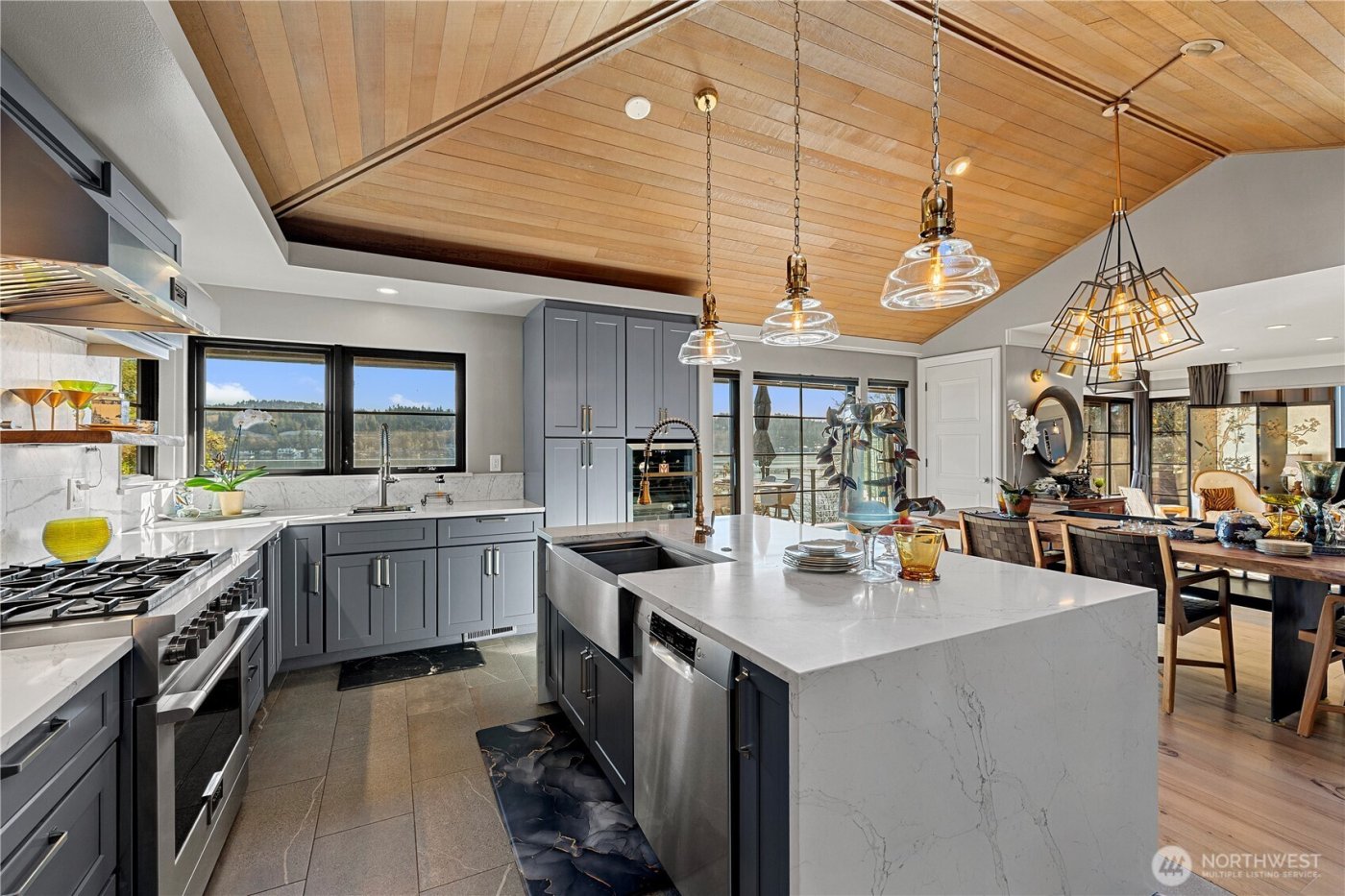 5425 96th Avenue SE, Mercer Island, WA 98040