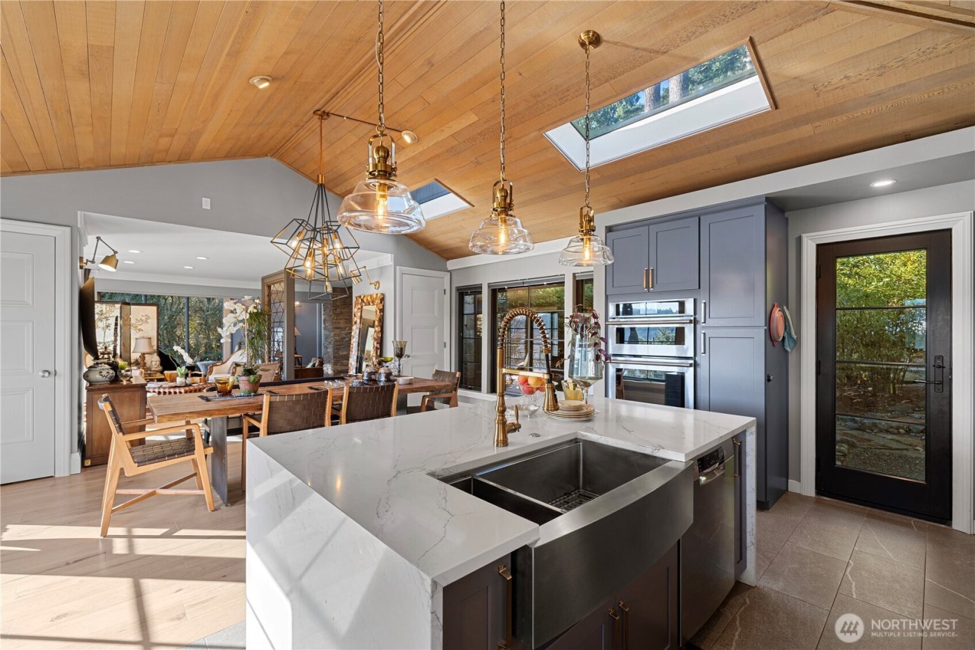 5425 96th Avenue SE, Mercer Island, WA 98040