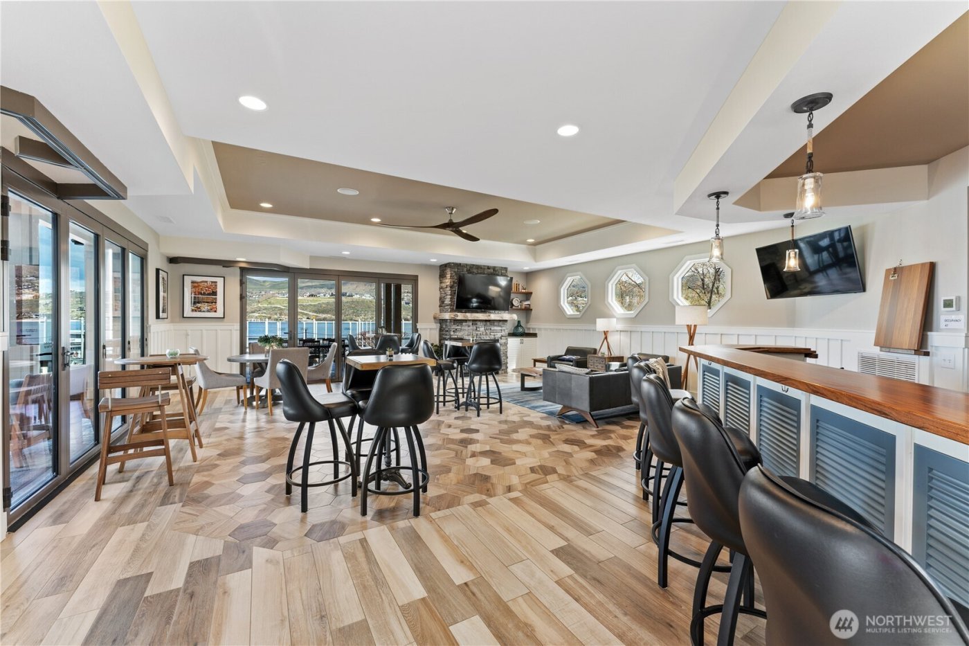 1350 W Woodin Avenue #CDE2, Chelan, WA 98816