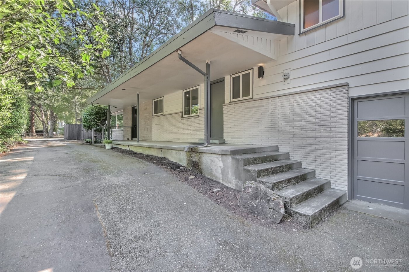 6902 Mount Tacoma Drive SW, Lakewood, WA 98499