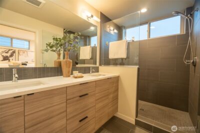 4413 Meridian Avenue N, Seattle, WA 98103 - Photo 16