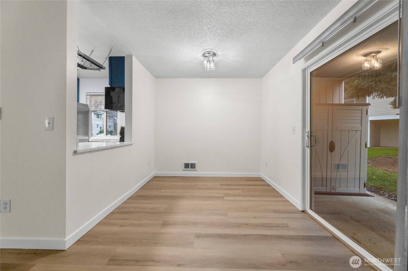 12510 NE 130th Way #B106, Kirkland, WA 98034