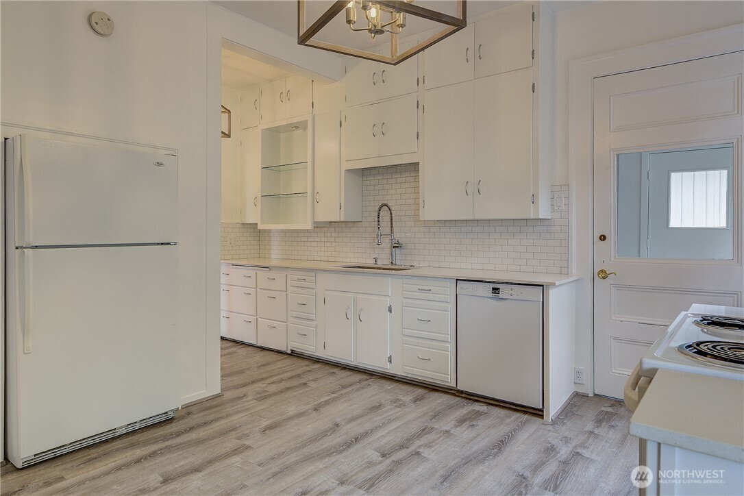 424 8th Avenue W, Kirkland, WA 98033