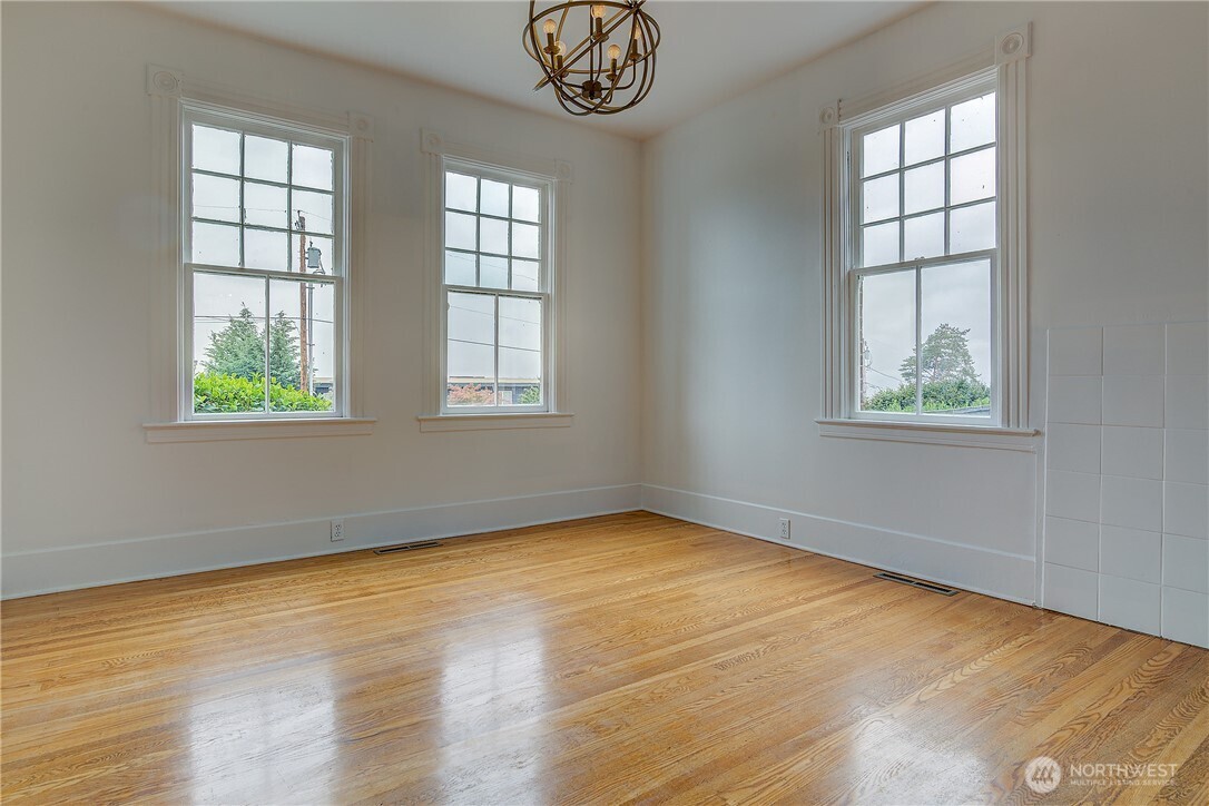 424 8th Avenue W, Kirkland, WA 98033