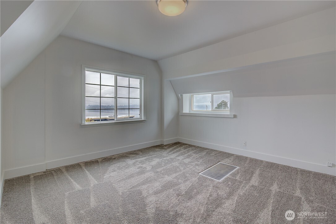 424 8th Avenue W, Kirkland, WA 98033