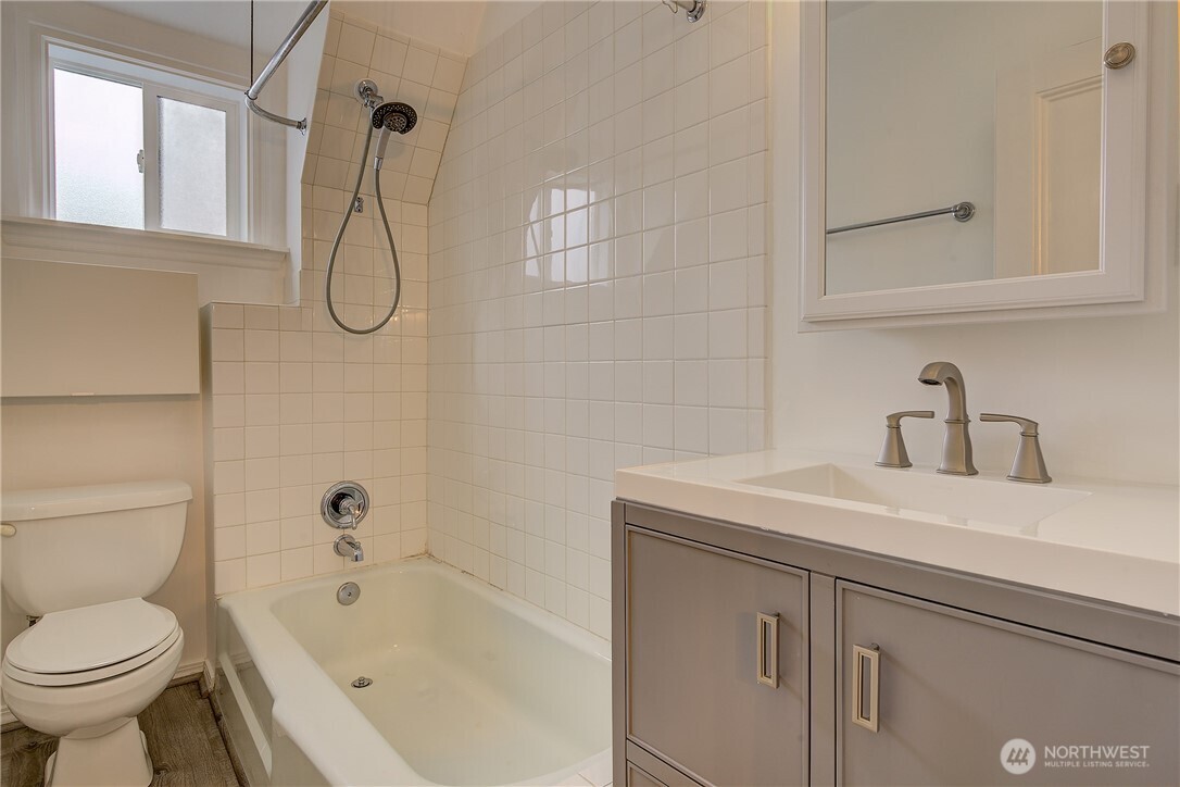 424 8th Avenue W, Kirkland, WA 98033