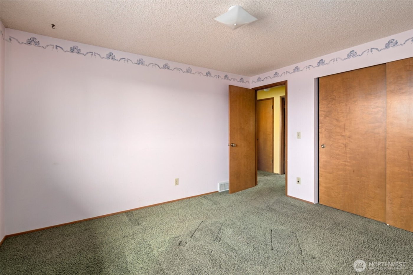 542 Dugualla Rd , Oak Harbor, WA 98277