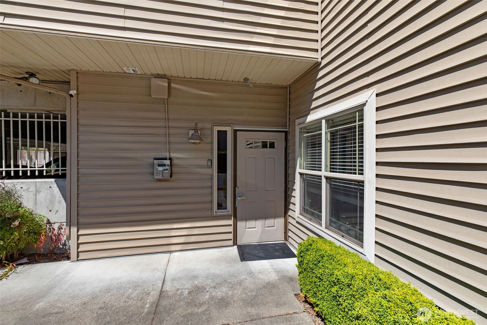 20800 72nd Avenue W #202, Edmonds, WA 98026