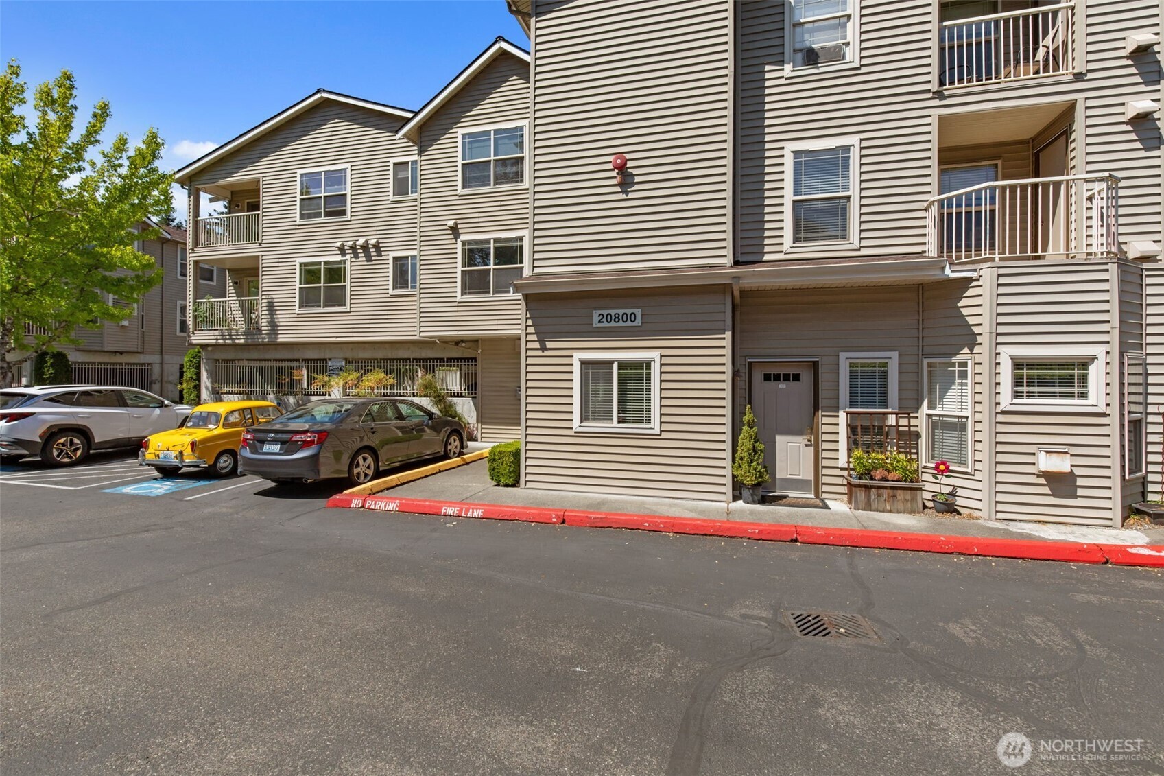 20800 72nd Avenue W #202, Edmonds, WA 98026