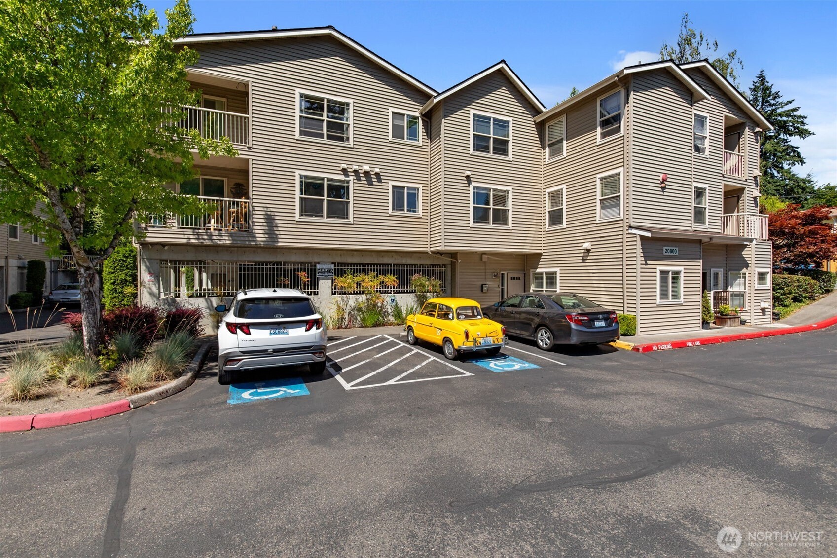 20800 72nd Avenue W #202, Edmonds, WA 98026